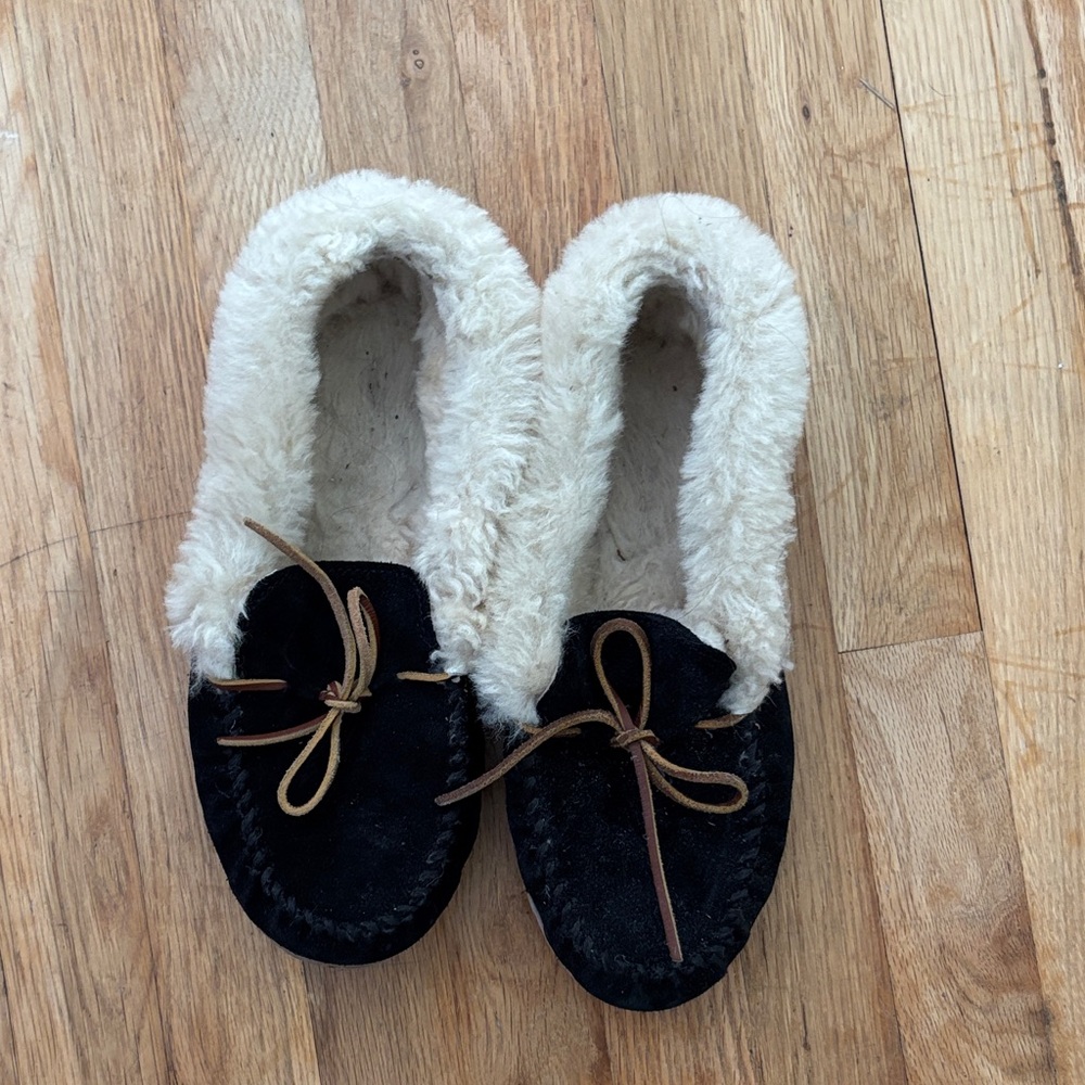 Minnetonka Black and Cream Moccasin - Women's Slippers